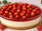 Cheesecake de morango na travessa: Fácil, gelado e irresistível