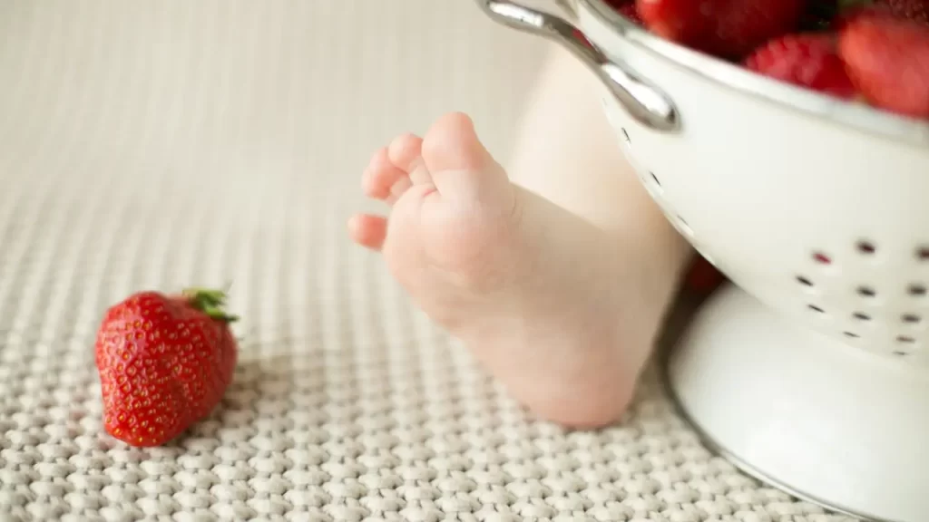 Como oferecer morango para bebê de 6 meses com segurança [Guia Completo]